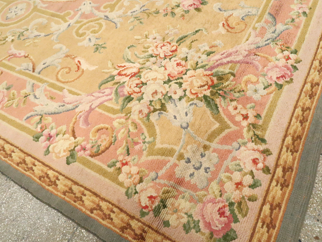 Vintage European Savonnerie Carpet, No.9835 - Gsblank