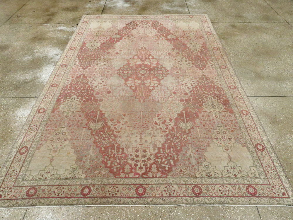 Antique Herekeh Carpet, No.9899 - Gsblank
