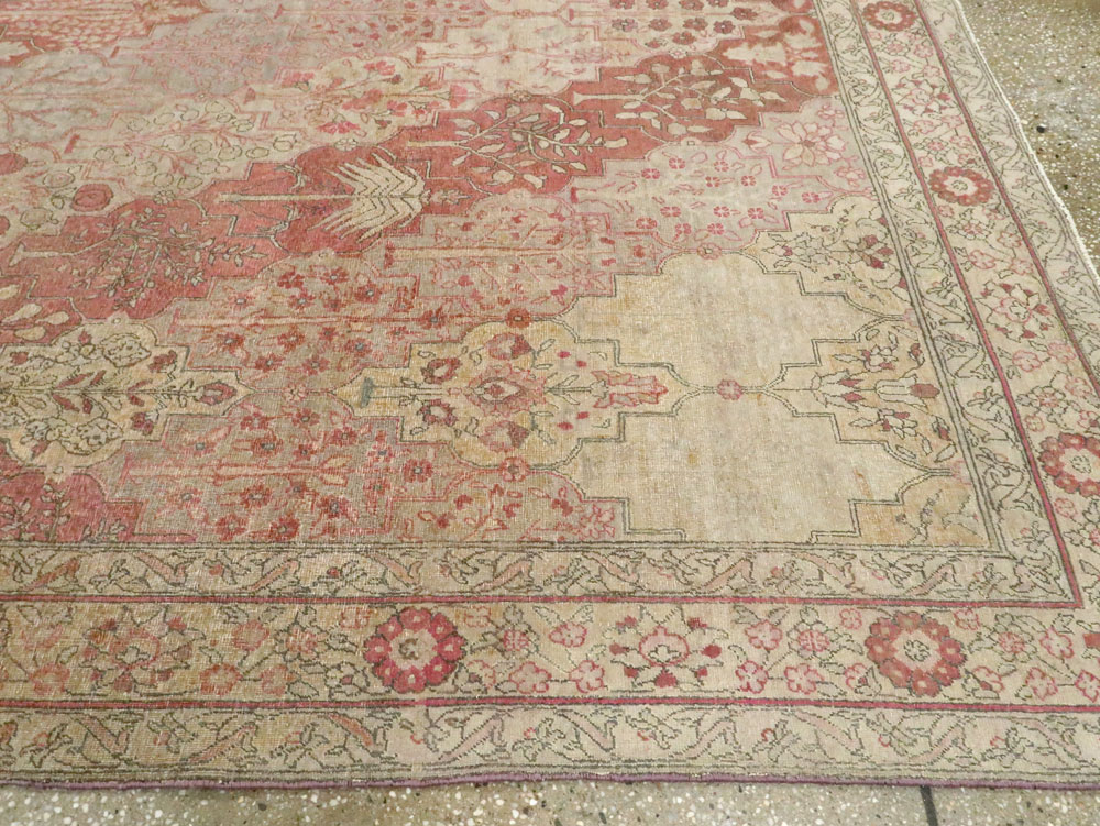 Antique Herekeh Carpet, No.9899 - Gsblank