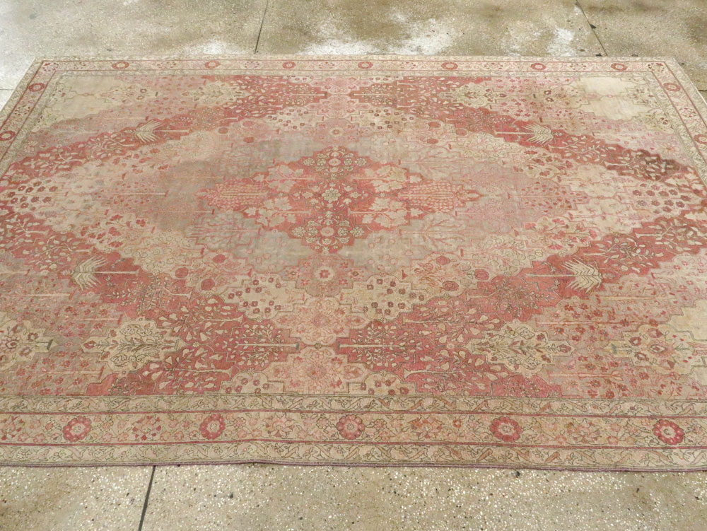 Antique Herekeh Carpet, No.9899 - Gsblank